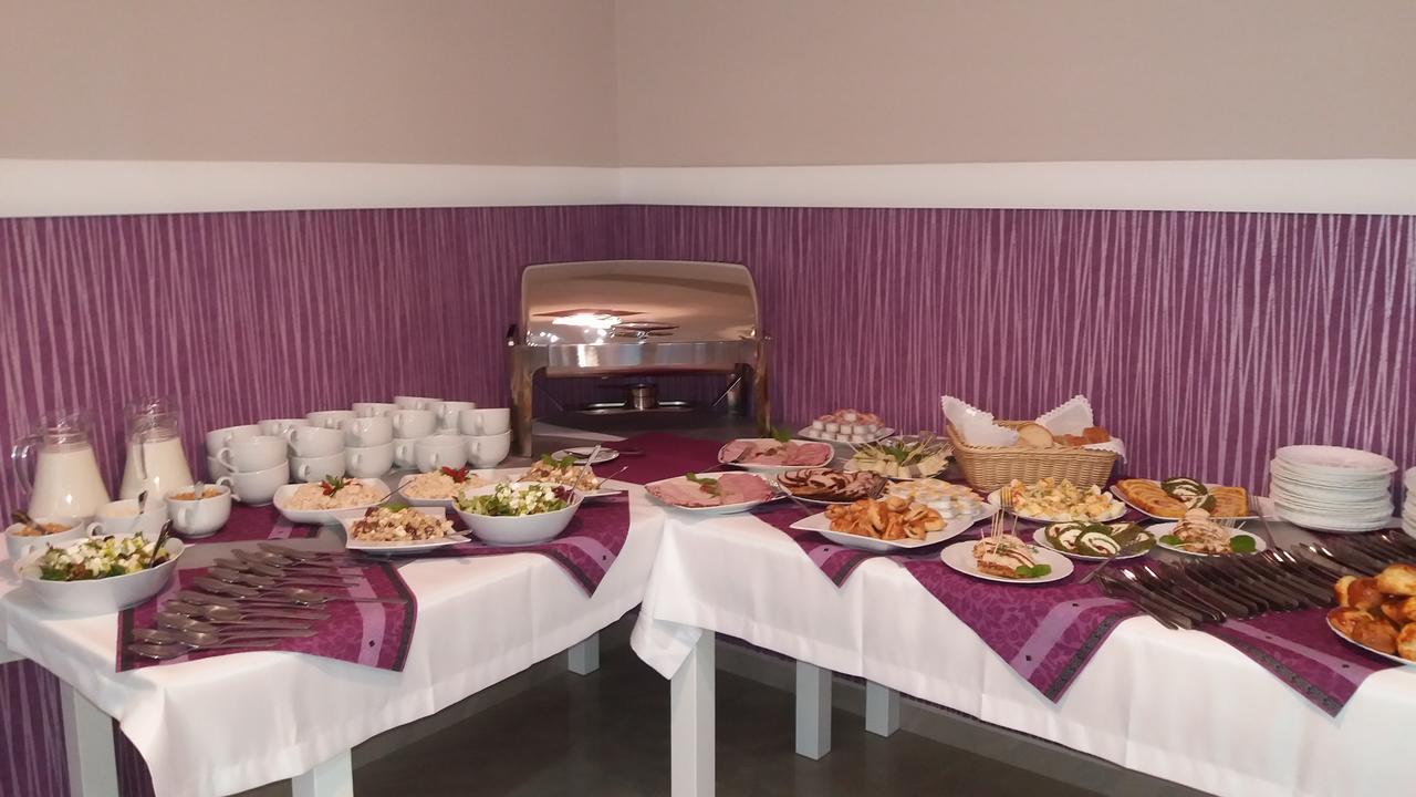 Scsk Pol Lawy Hotel Puławy Kültér fotó